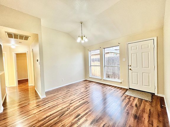 4th image of 6336 Stockton Dr