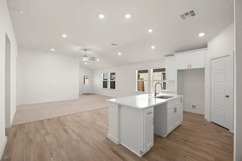 4 bed, 1860 sqft, $2,900 — Photo 4