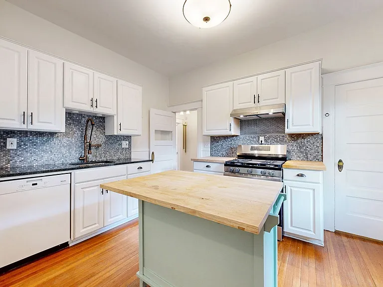 685 S Grant St — Photo 9