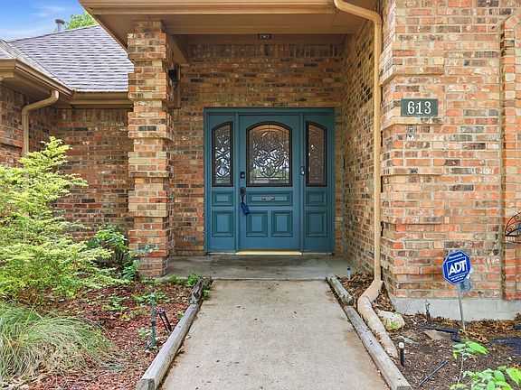 4th image of 613 Deer Creek Dr