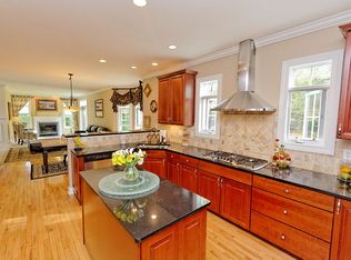 18 Devonshire Way, Halfmoon, NY 12065