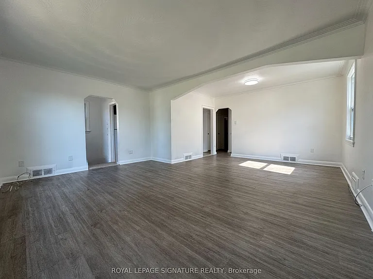 130 Budea Cres #MAIN FL — Photo 2
