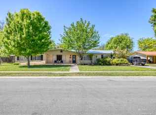 808 E Nopal St, Uvalde, TX 78801