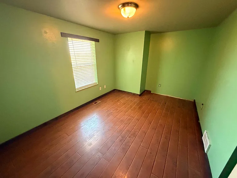 2550 NW Coyner Ave — Photo 7