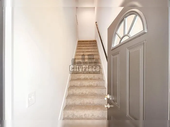 1135 W 21st St — Photo 5