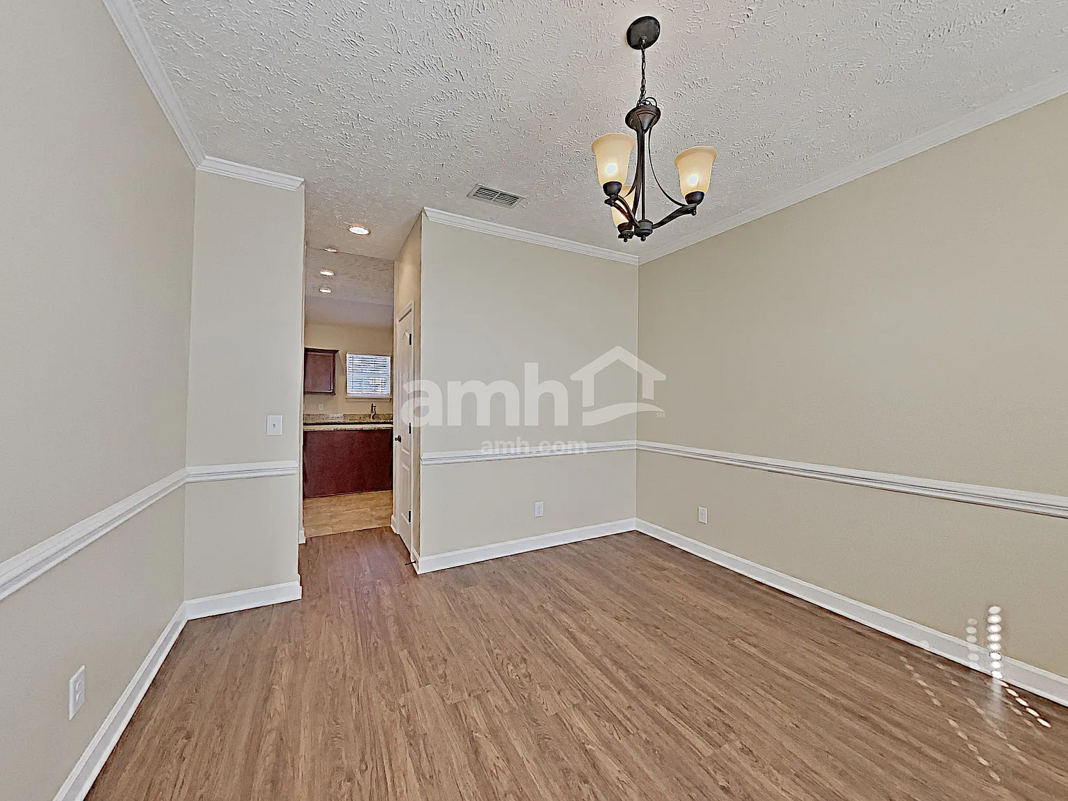 3 bed, 2.0 bath, 2203 sqft, $2,685 — Photo 4