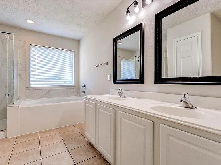 13106 Peppergate Ln — Photo 13