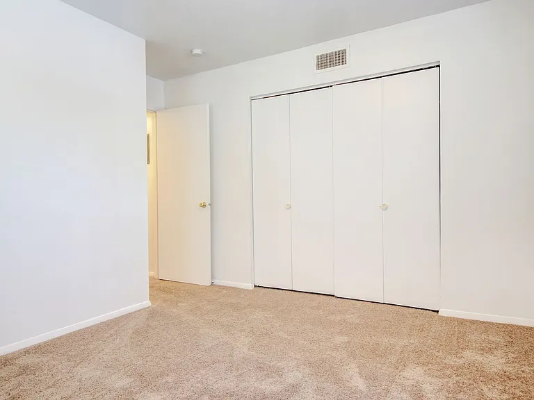 Lakewood Terrace Apartments — Photo 9