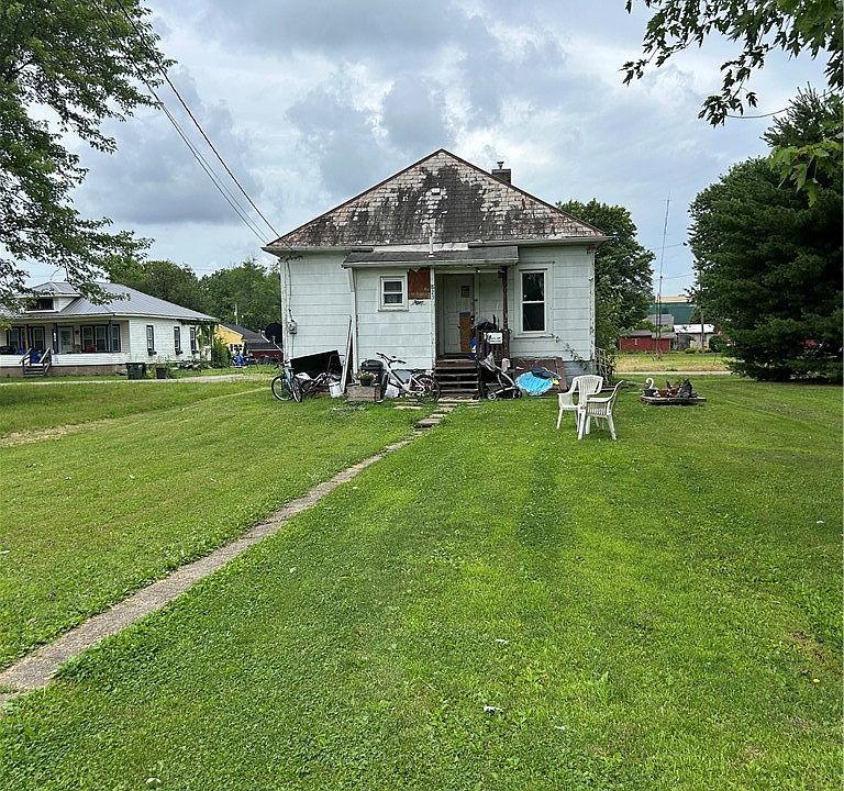1st image of 823 Graham Ave
