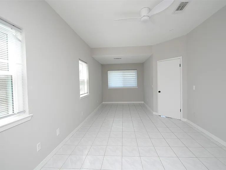 22831 John Rolfe Ln S — Photo 20