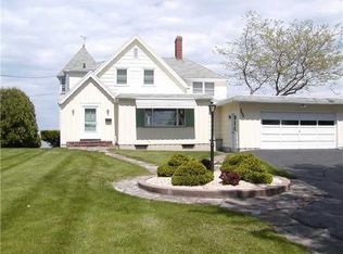 2404 Edgemere Dr, Rochester, NY 14612