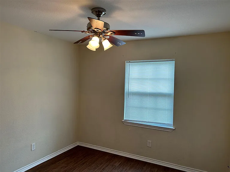 5602 Sundown Ln — Photo 5