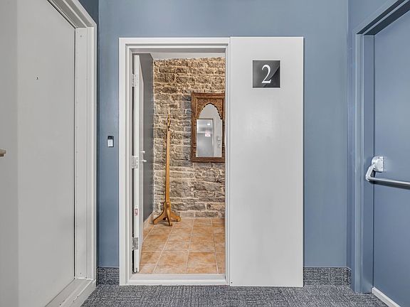 5th image of 186 Rue St #2