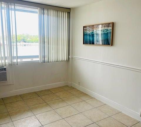 3rd image of 6484 Indian Creek Dr #A