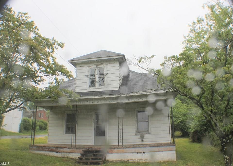 1st image of 101 Oak St