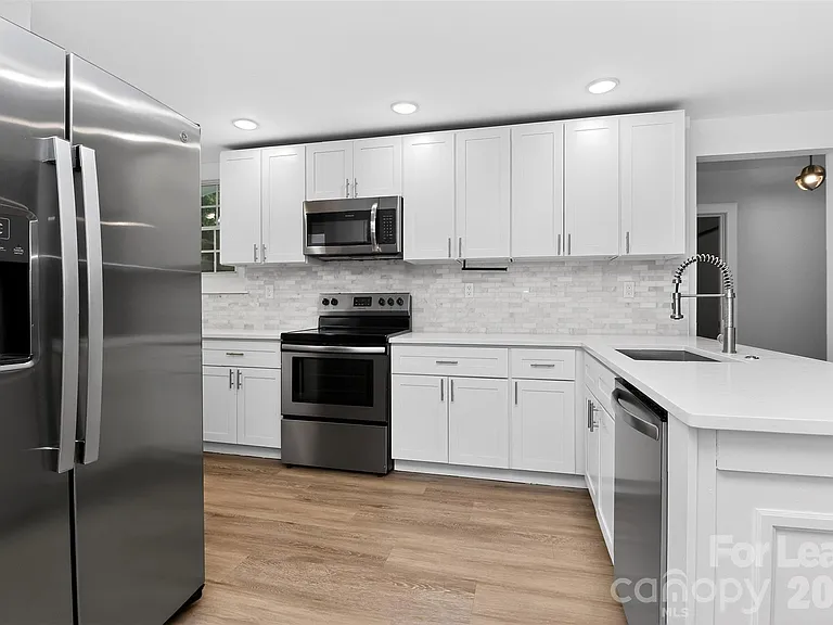 903 W 6th Ave #B — Photo 10