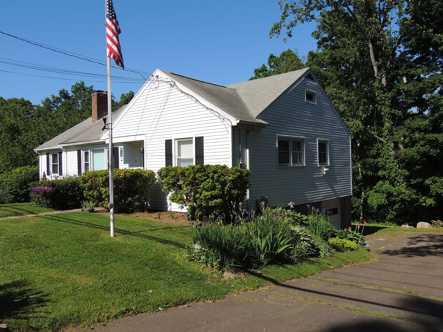 2 bed, 1.5 bath, 1334 sqft, $3,200 — Photo 2