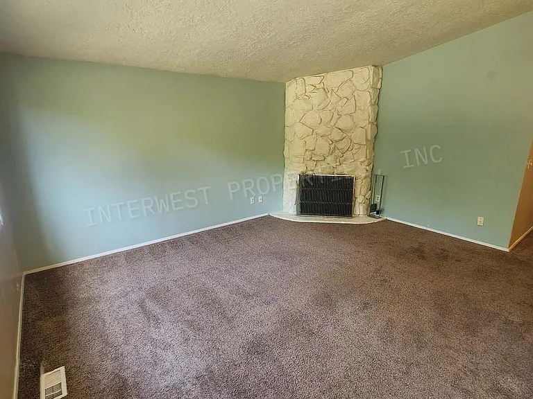 265 SW Salix Ter — Photo 27