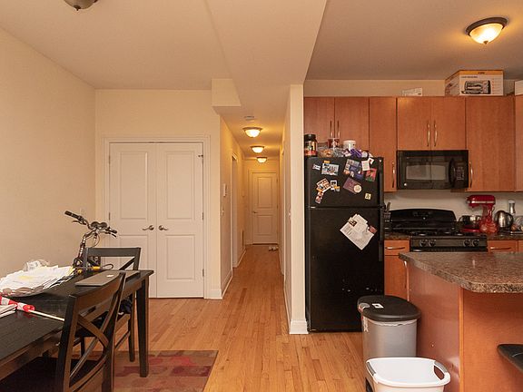 2nd image of 2906 W Palmer St #H