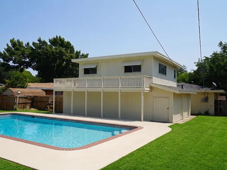 Large Size Pool & Large Backyard
