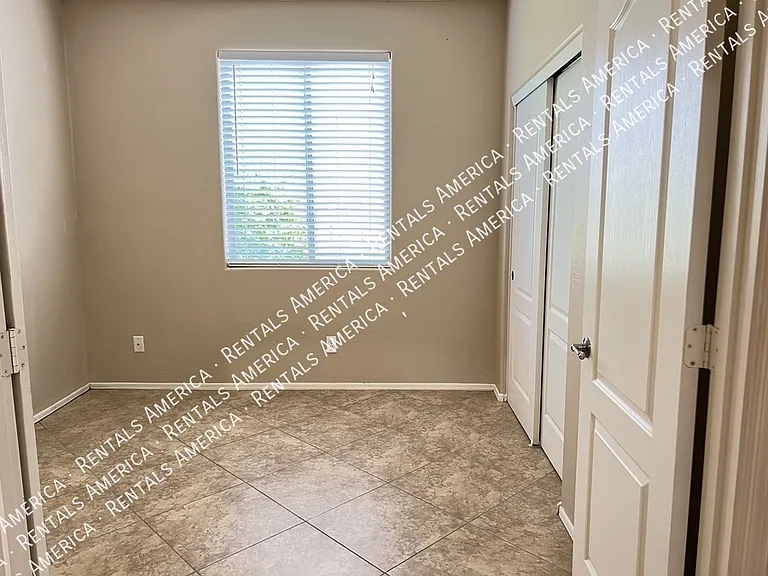 1536 E Fontana Dr — Photo 23
