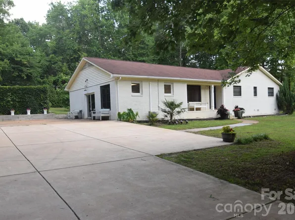 8202 Lawyers Rd, Charlotte, NC 28227