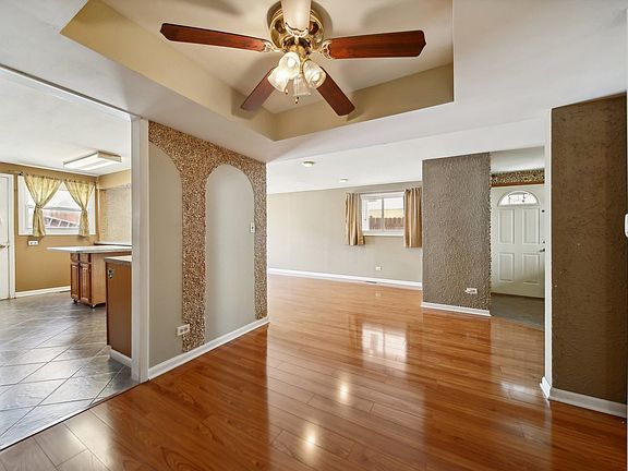 4th image of 9247 Aspen Ln