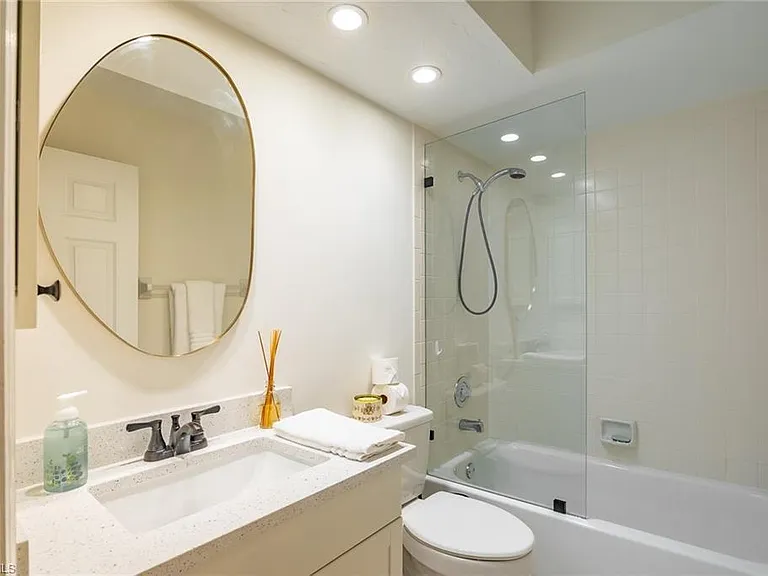 815 Gulf Pavilion Dr #203 — Photo 17