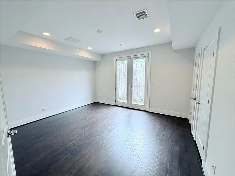 2913 Leeland St — Photo 4