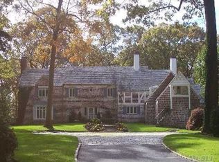 5 Red Fox Ln, Glen Head, NY 11545