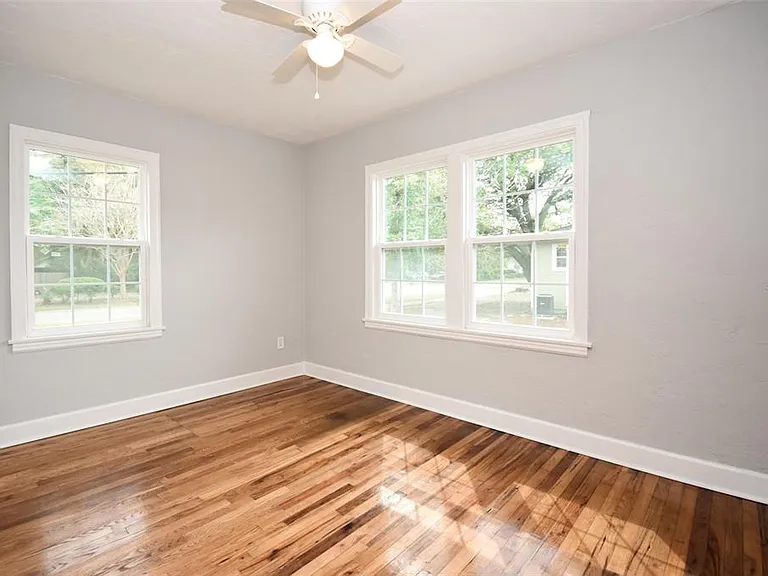 1028 NE 3rd Ave — Photo 9