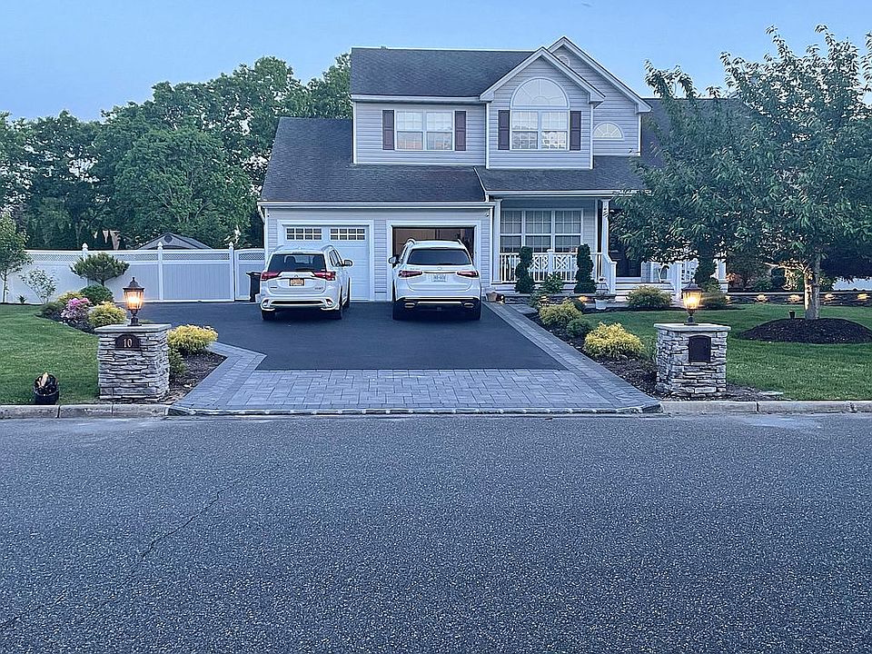 1st image of 10 Monaco Ct