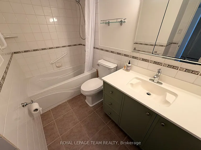 515 Saint Laurent Blvd #318 — Photo 29