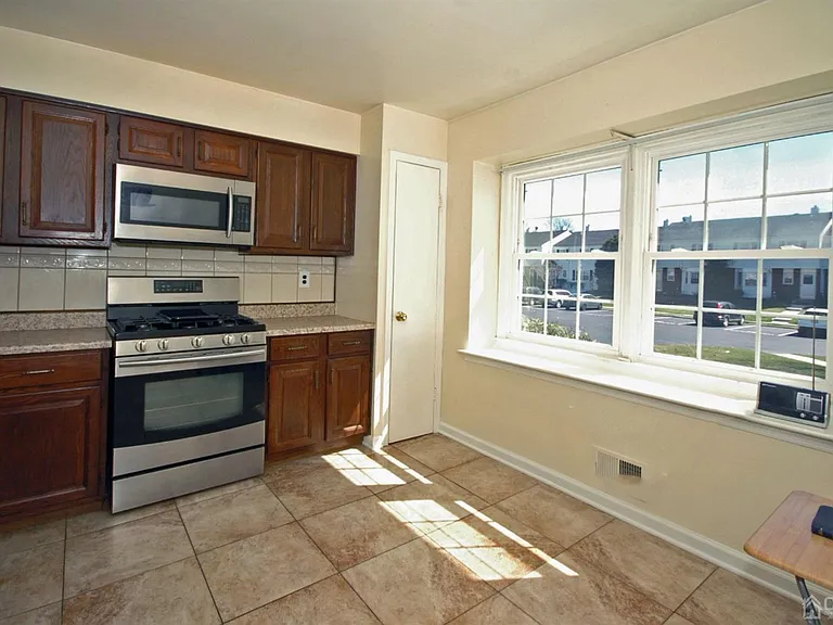 48 Astor Ct — Photo 10