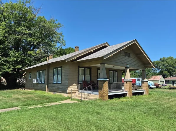 409 Wyandotte, Longton, KS 67352