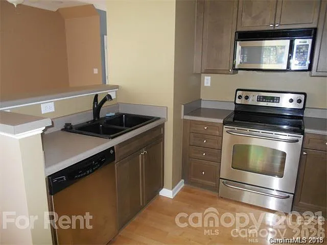 14006 Castle Abbey Ln — Photo 4