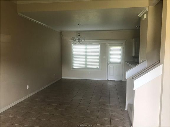 4th image of 2713 Horse Haven Ln