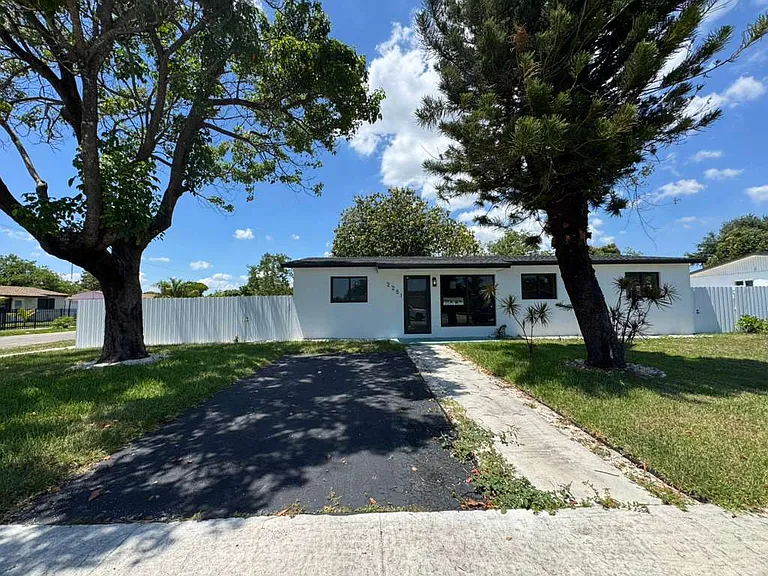 2251 NW 193rd Ter — Photo 1