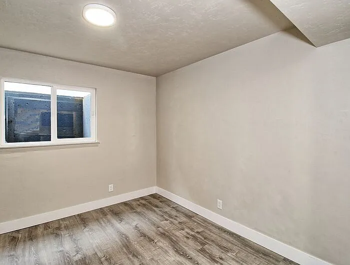 915 Grand Ave — Photo 10