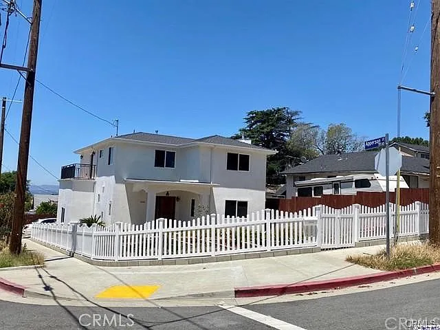 Building Photo - 10303 Pinyon Ave
