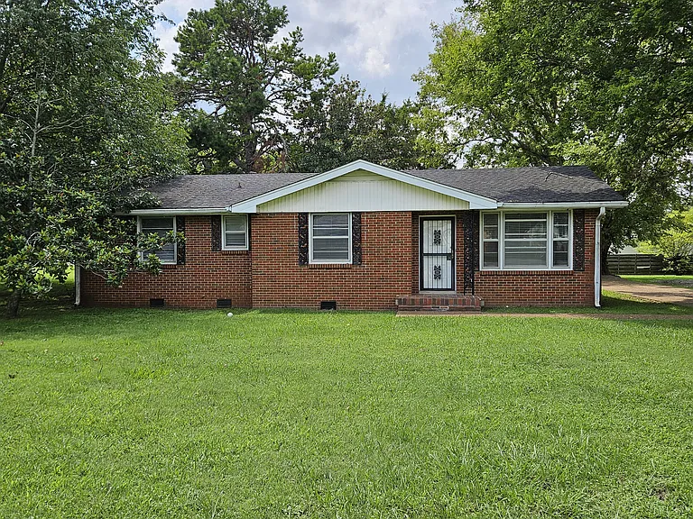 1106 Bel Aire Dr — Photo 1