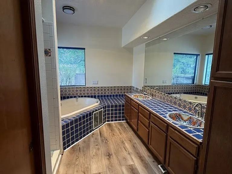 6105 Carousal Ave NW — Photo 7
