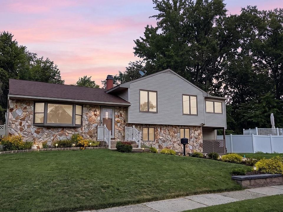 1st image of 19 Walnut Dr