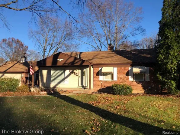 39220 Drake St, Clinton Township, MI 48036