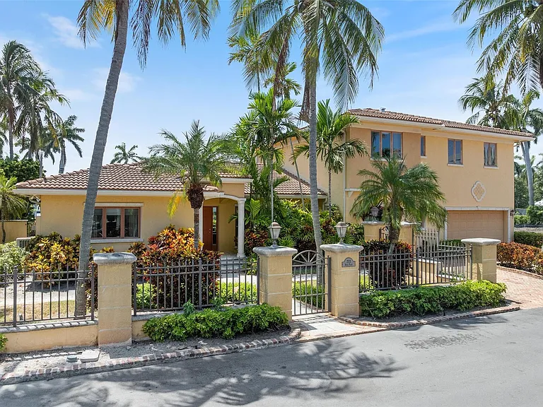 703 Royal Plaza Dr — Photo 1