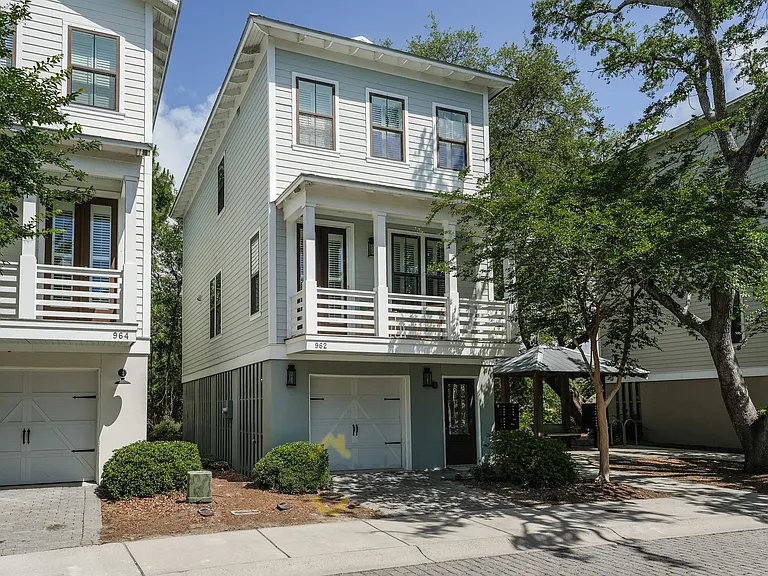 962 Key Colony Ct — Photo 2