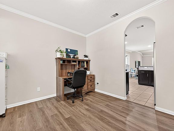 5th image of 8 Landscape Ct