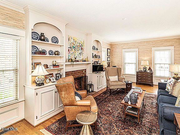 3rd image of 228 Old Colony Way