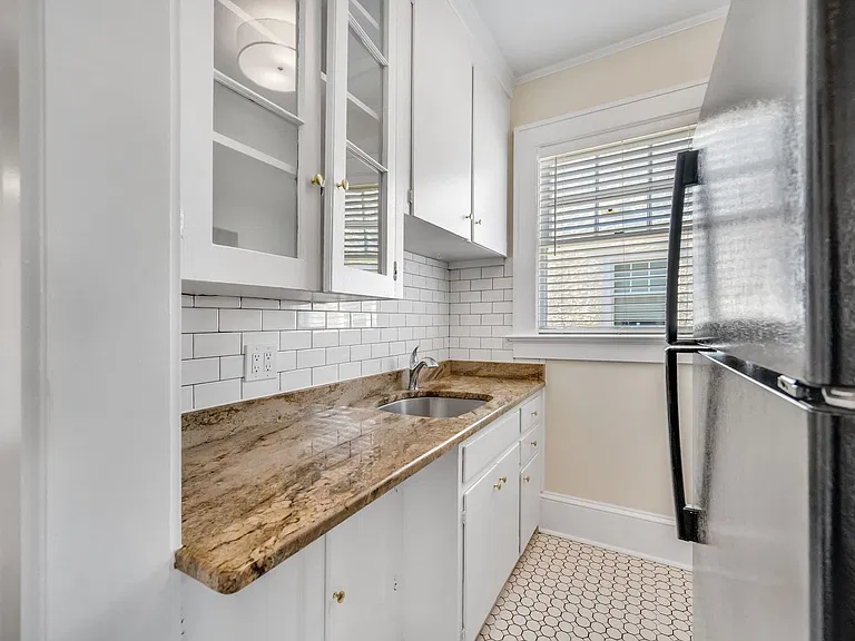 2115 W Hills Ave — Photo 39