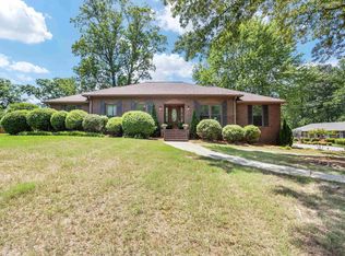 865 Meadowridge Dr, Gardendale, AL 35071